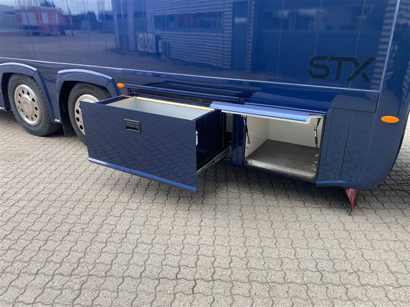 Cami&oacute;n para caballos Scania STX 2023 De segunda mano