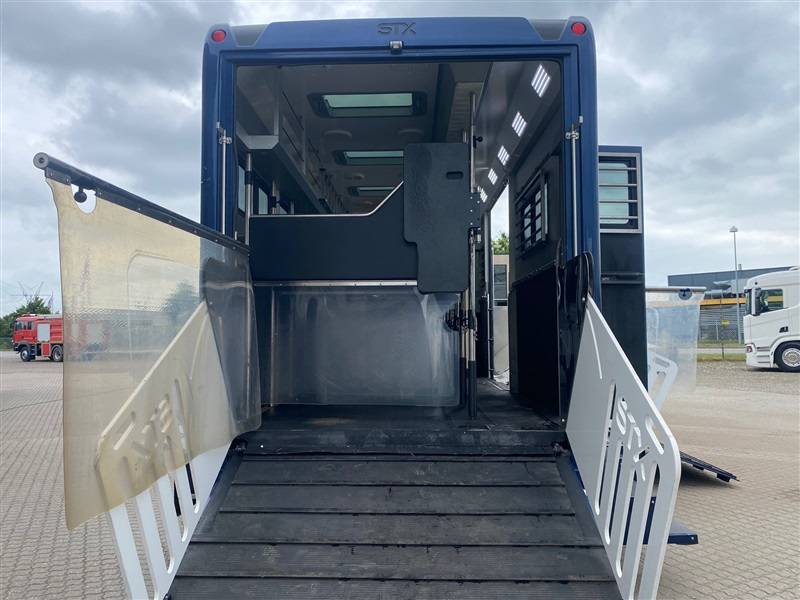 Cami&oacute;n para caballos Scania STX 2023 De segunda mano