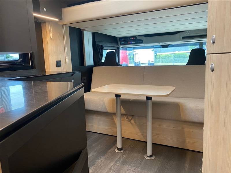 Cami&oacute;n para caballos Scania STX 2023 De segunda mano