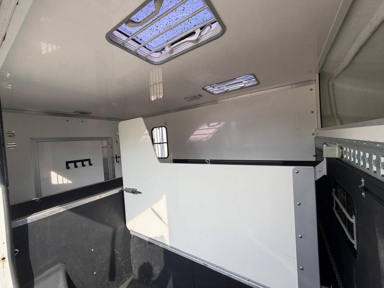 Furgoneta para caballos Les Vans ACR Renault Master 2013 De segunda mano