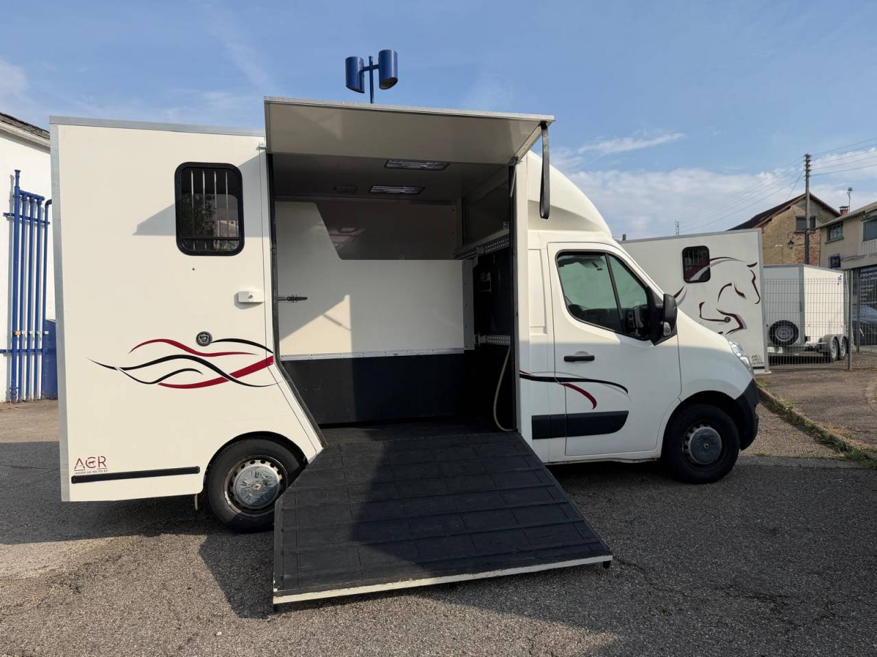 Furgoneta para caballos Les Vans ACR Renault Master 2013 De segunda mano