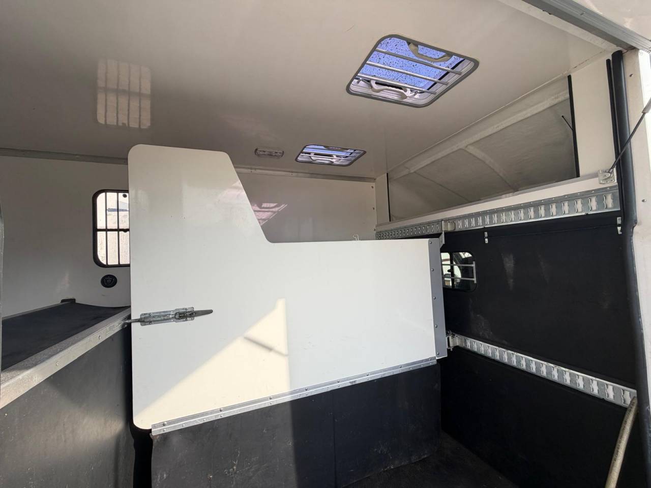 Furgoneta para caballos Les Vans ACR Renault Master 2013 De segunda mano