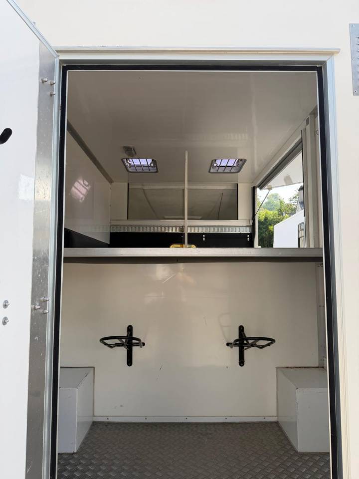 Furgoneta para caballos Les Vans ACR Renault Master 2013 De segunda mano