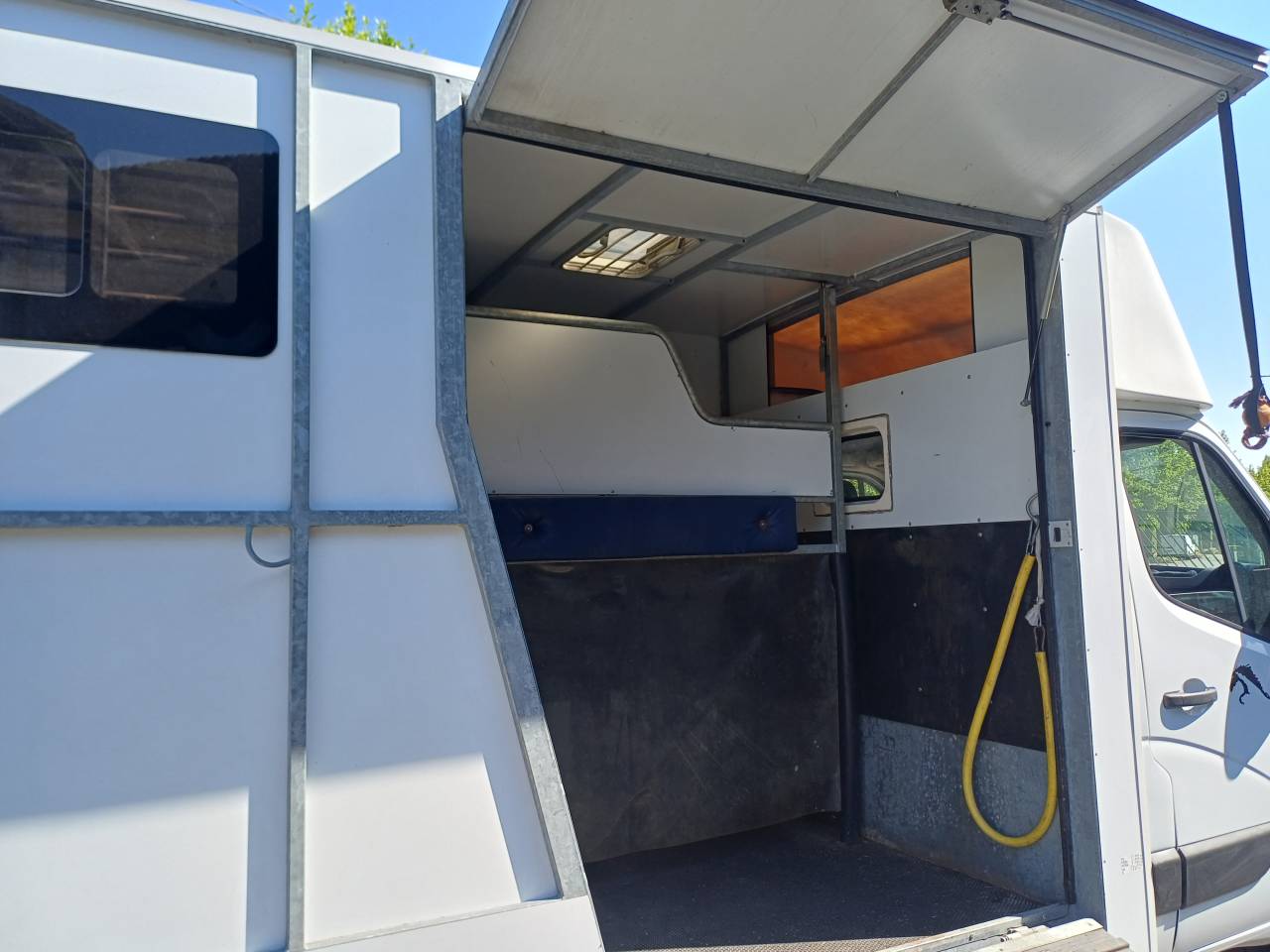 Furgoneta para caballos Renault Master 2013 De segunda mano