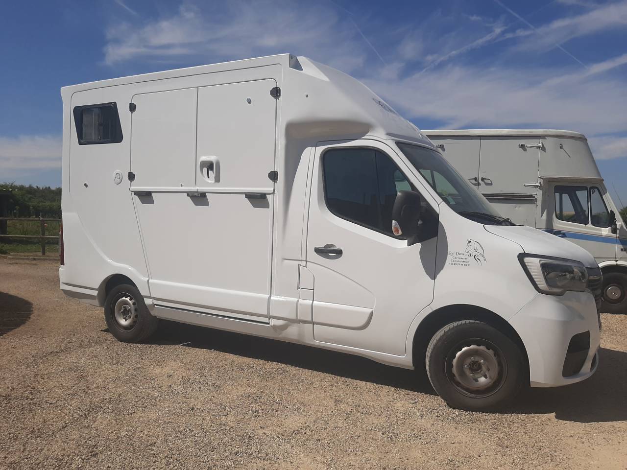 Furgoneta para caballos Renault Master 2023 De segunda mano