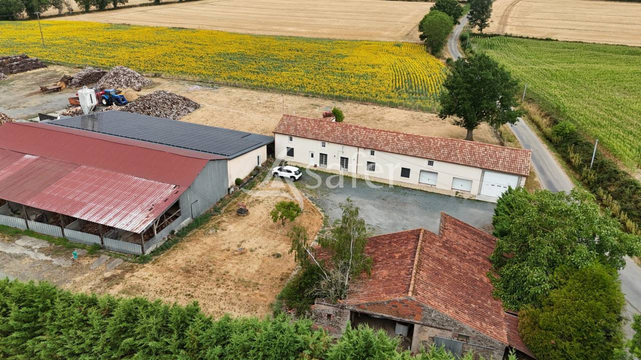 Explotaci&oacute;n porcina En venta Vend&eacute;e