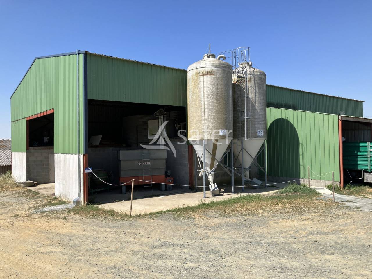 Explotaci&oacute;n porcina En venta Vend&eacute;e