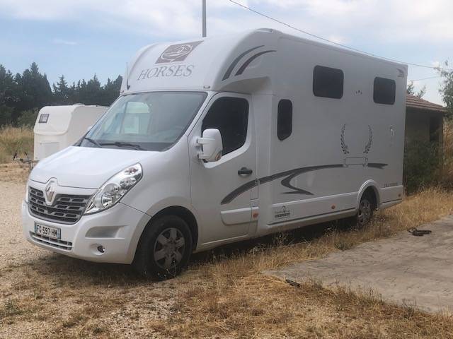 Furgoneta para caballos Trans Box sv 5 2019 De segunda mano