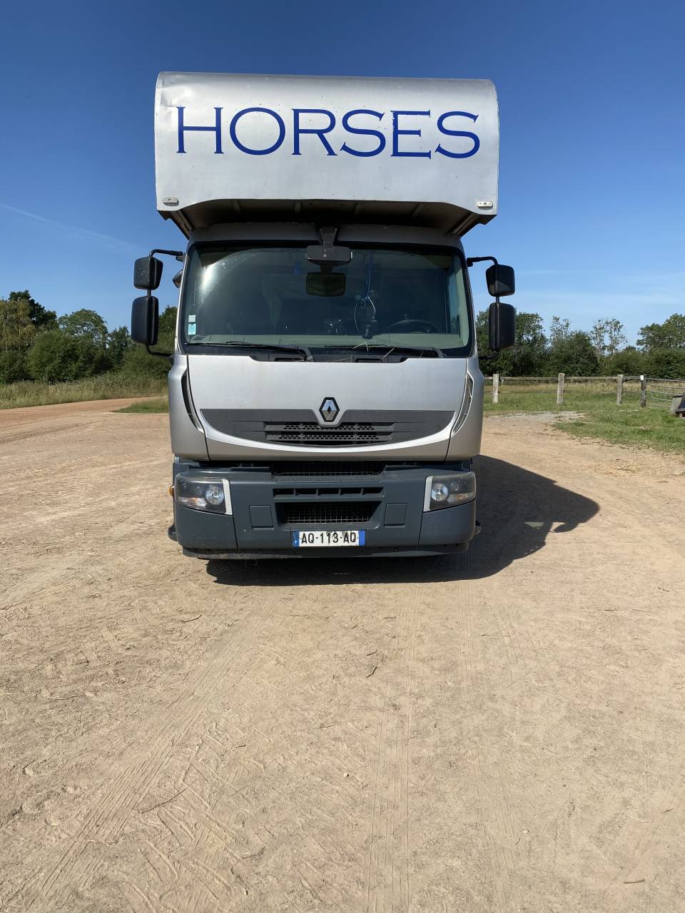 Cami&oacute;n para caballos Renault RENAULT PREMIUM 2010 De segunda mano