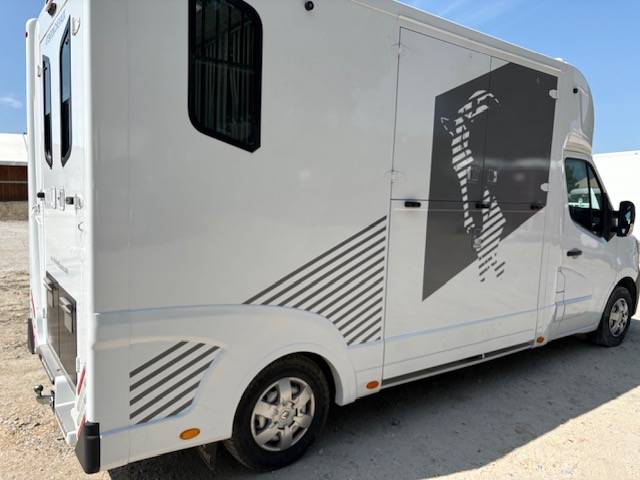 Furgoneta para caballos Theault Theault 2023 De segunda mano