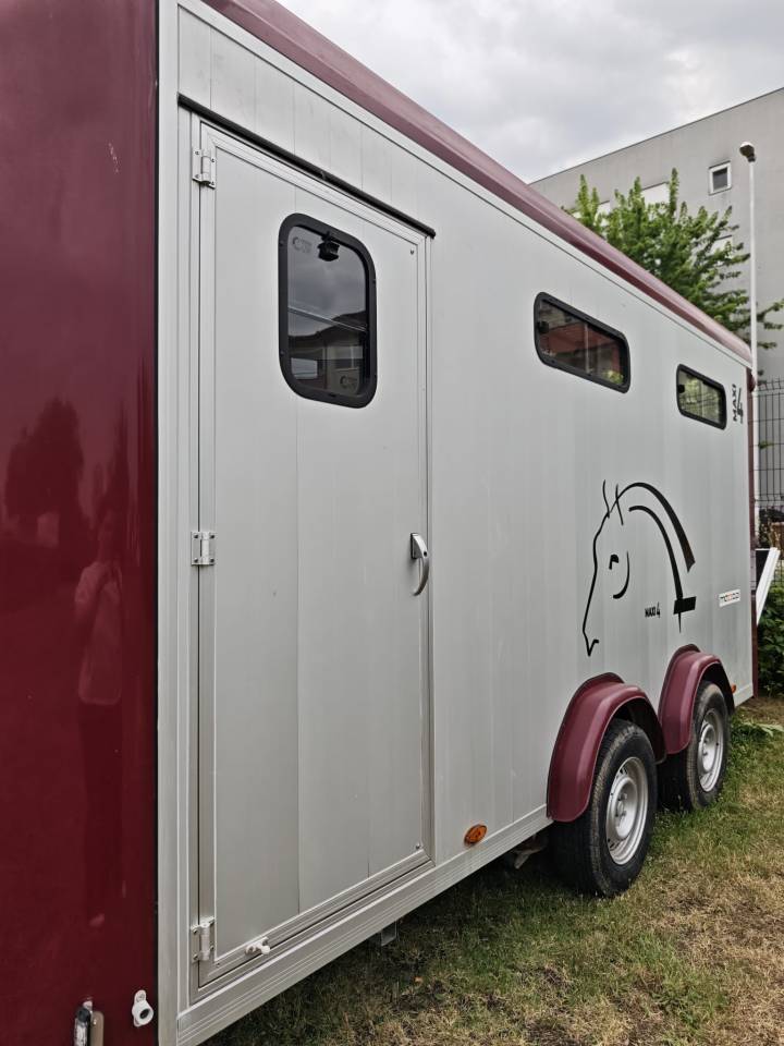 Van caballos Cheval Libert&eacute; CHEVAL LIBERTE MAXI 4  4 Caballos 2022 De segunda mano