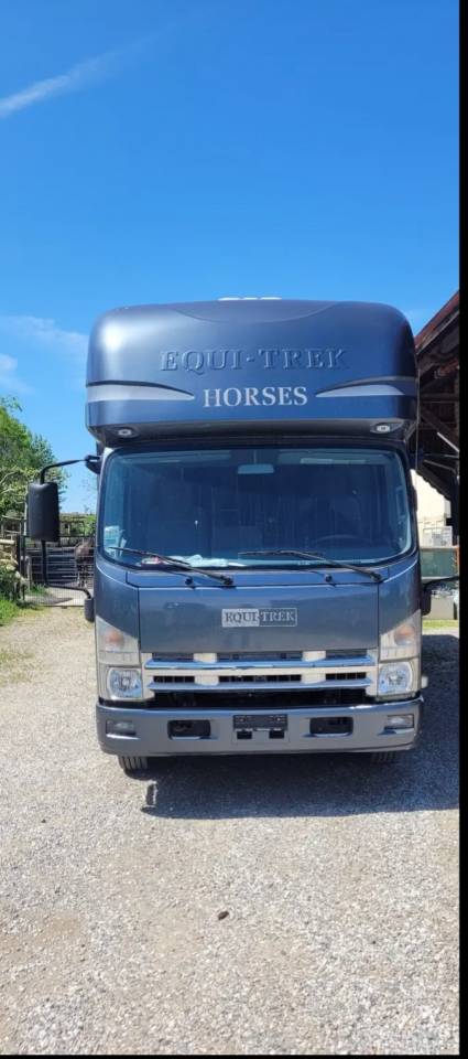 Cami&oacute;n para caballos Isuzu Equitrek 2025 De segunda mano