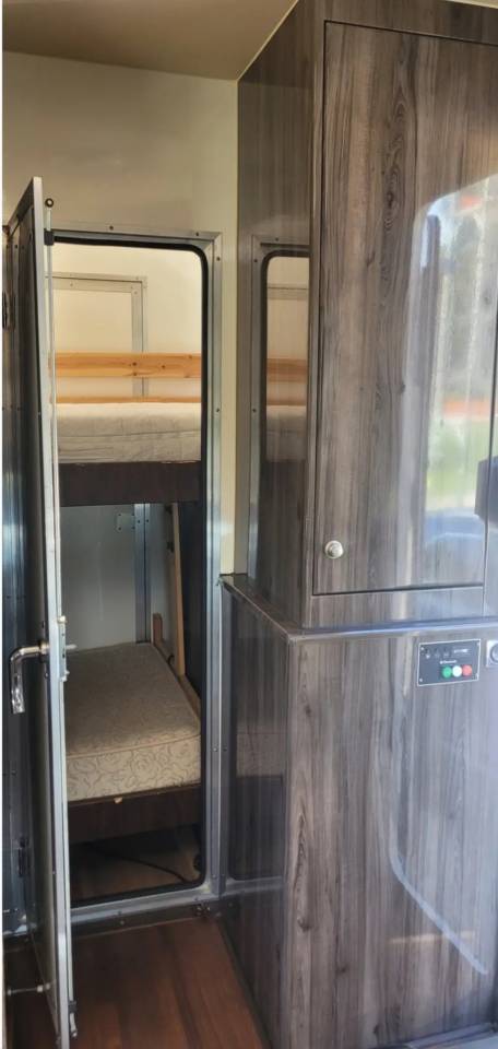 Cami&oacute;n para caballos Isuzu Equitrek 2025 De segunda mano
