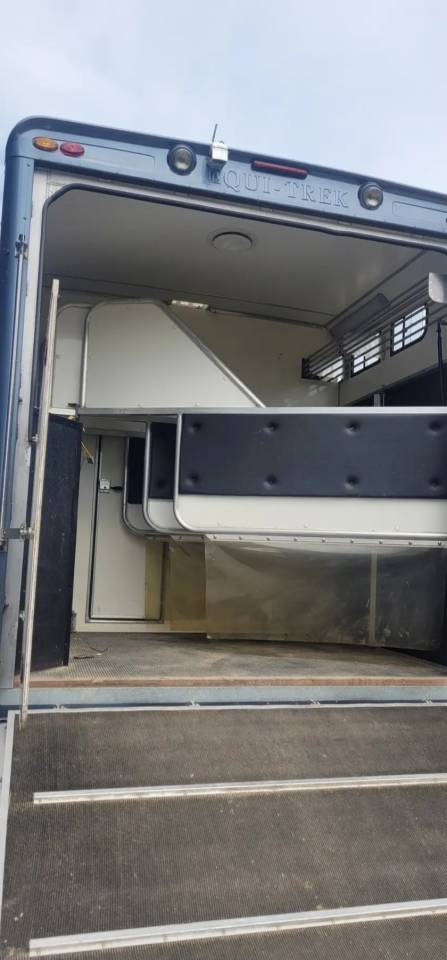 Cami&oacute;n para caballos Isuzu Equitrek 2025 De segunda mano
