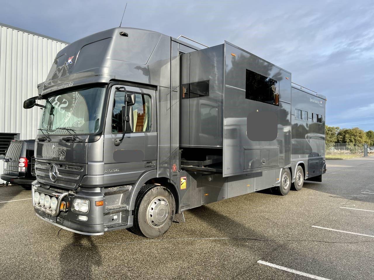 Cami&oacute;n para caballos Mercedes Mercedes Actros JK 2008 De segunda mano