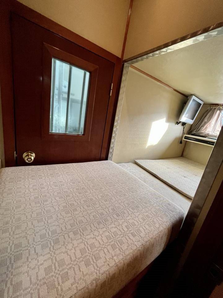 Cami&oacute;n para caballos Mercedes Mercedes Actros JK 2008 De segunda mano