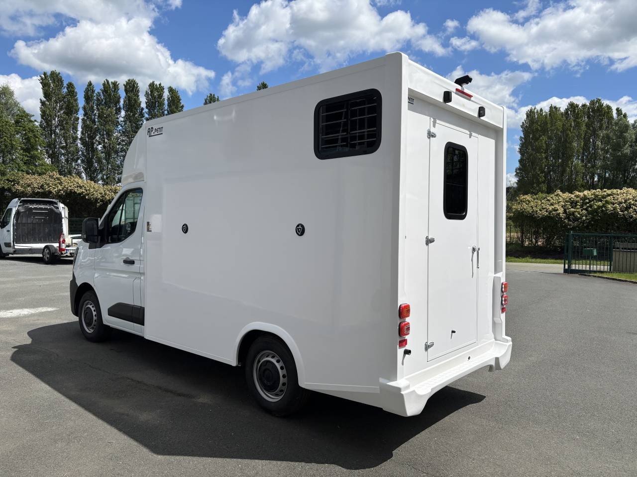 Furgoneta para caballos AP Petit Nissan Interstar L2 2026 Nuevo