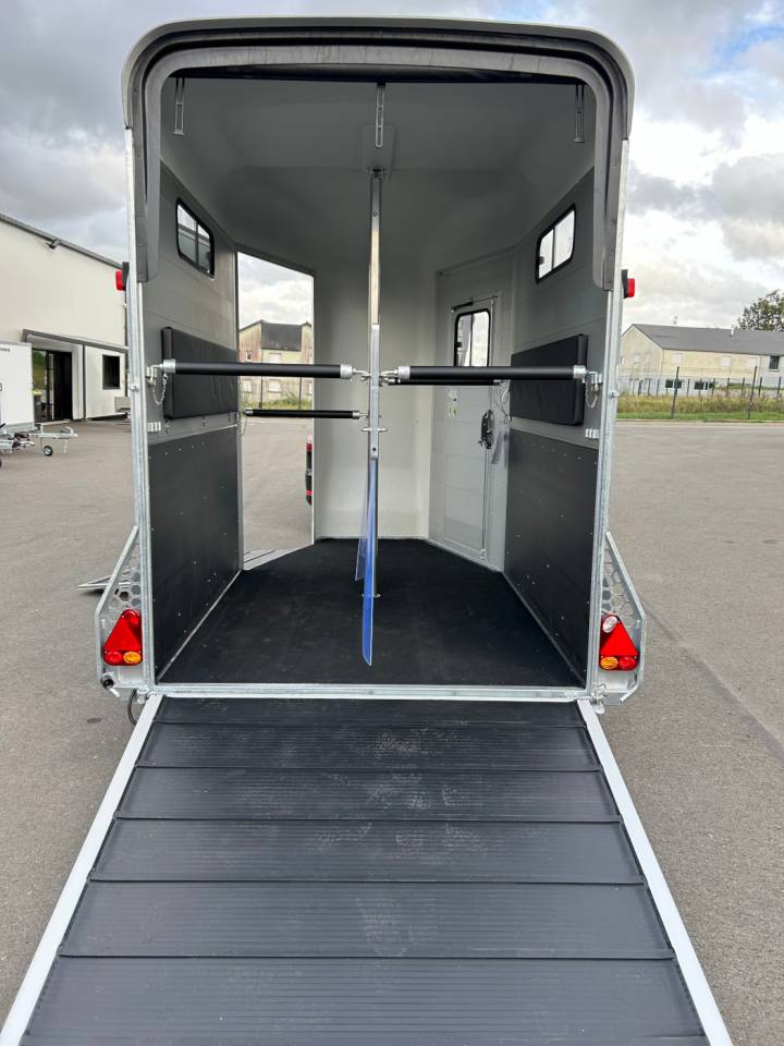 Van caballos Cheval Libert&eacute; Touring country 2 Caballos 2026 Nuevo