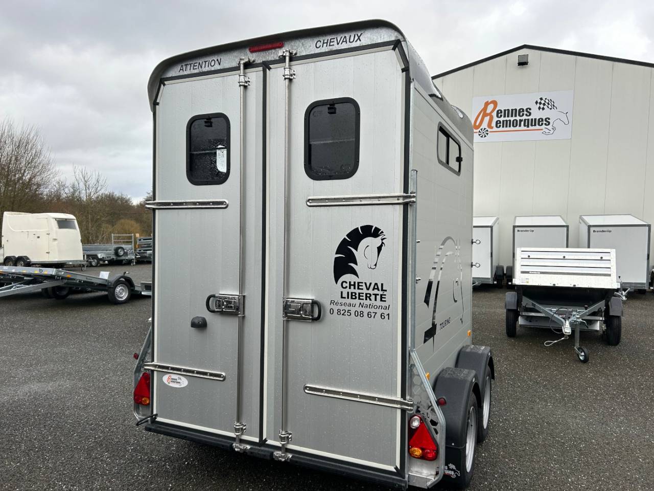 Van caballos Cheval Libert&eacute; Touring country 2 Caballos 2026 Nuevo