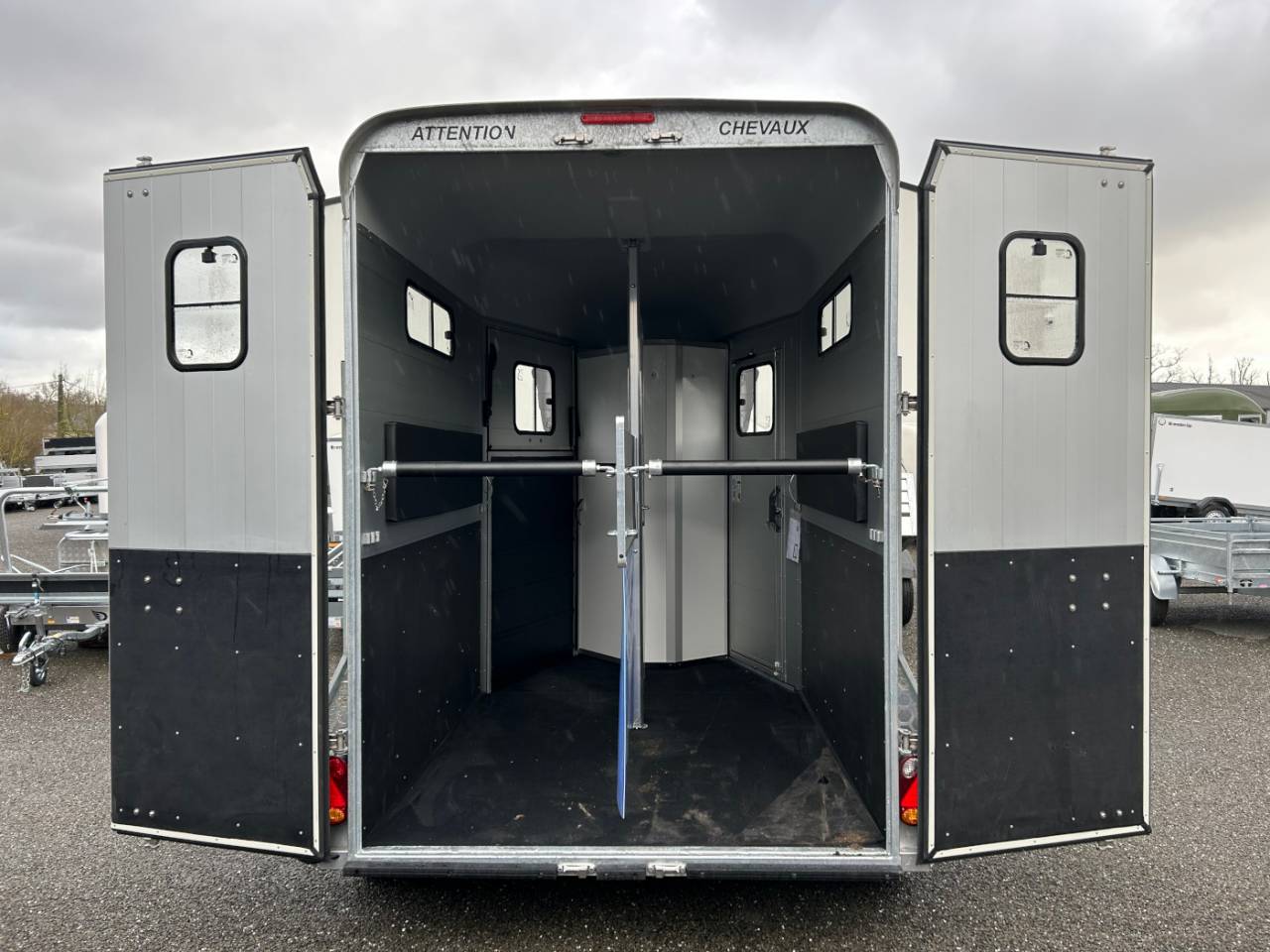 Van caballos Cheval Libert&eacute; Touring country 2 Caballos 2026 Nuevo