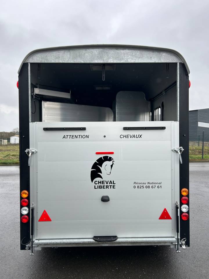 Van caballos Cheval Libert&eacute; Maxi 3 3 Caballos 2026 Nuevo
