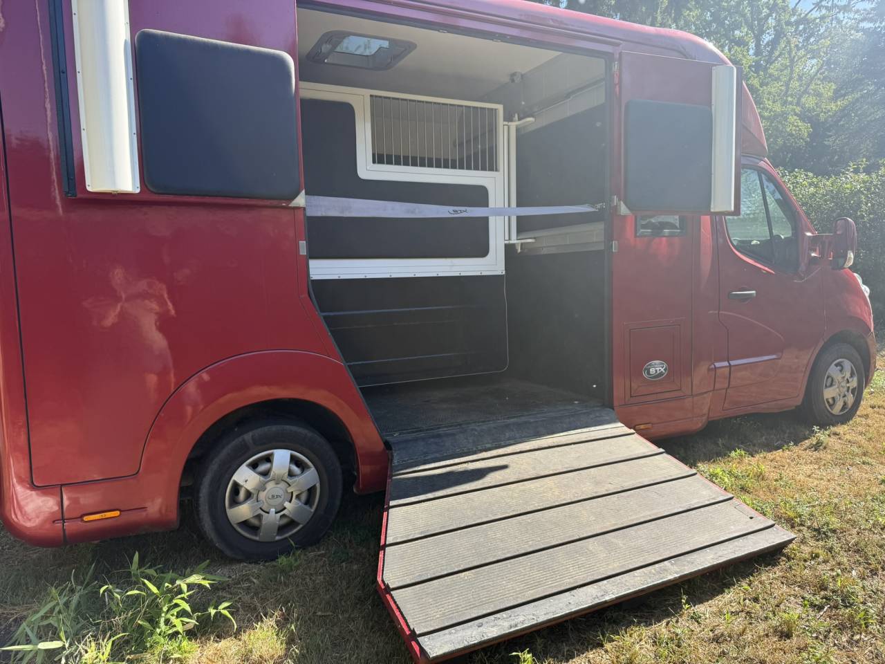 Furgoneta para caballos Renault Renault Master DCI 150 STX mod&egrave;le Stalle 2015 De segunda mano