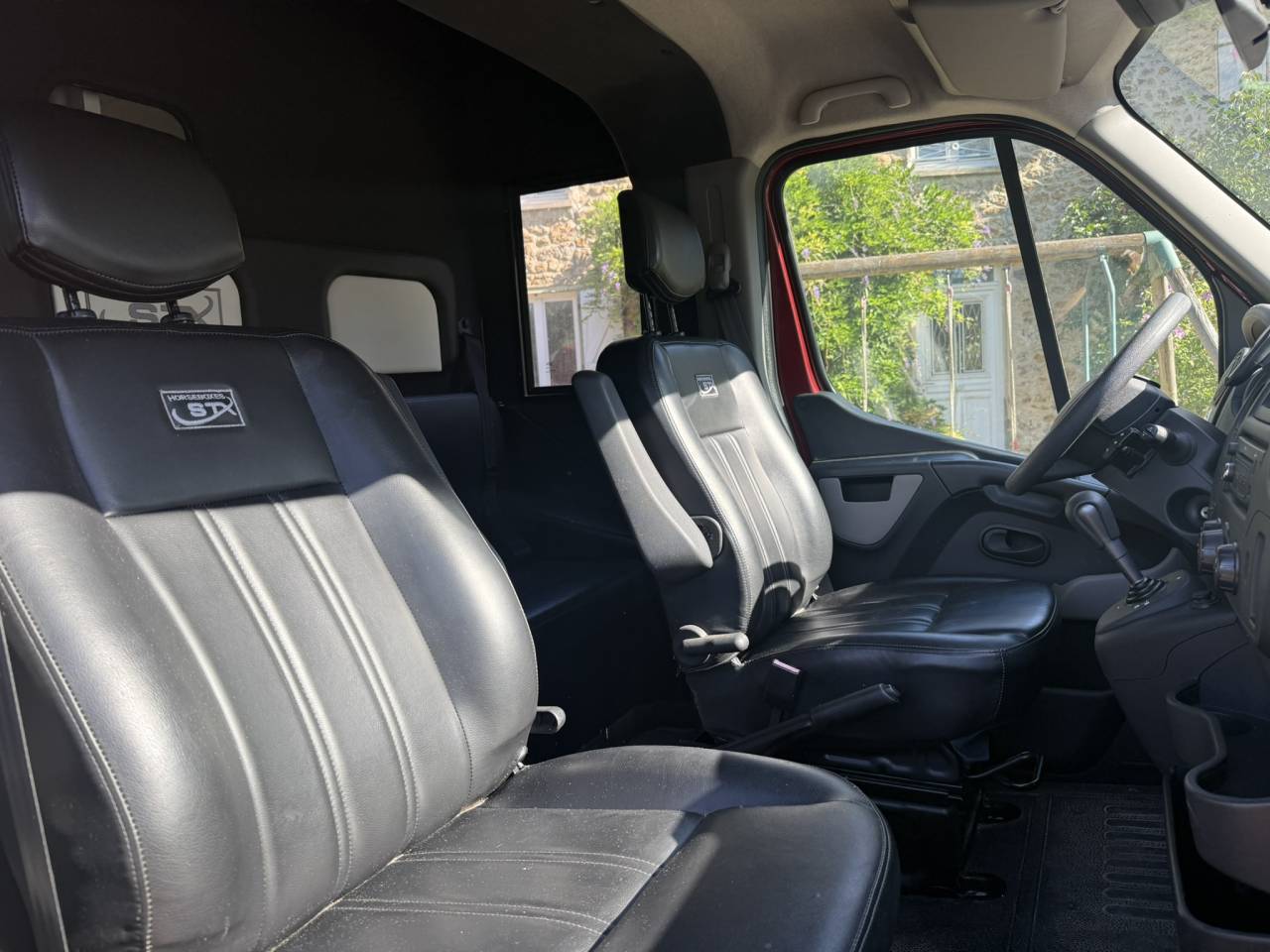 Furgoneta para caballos Renault Renault Master DCI 150 STX mod&egrave;le Stalle 2015 De segunda mano