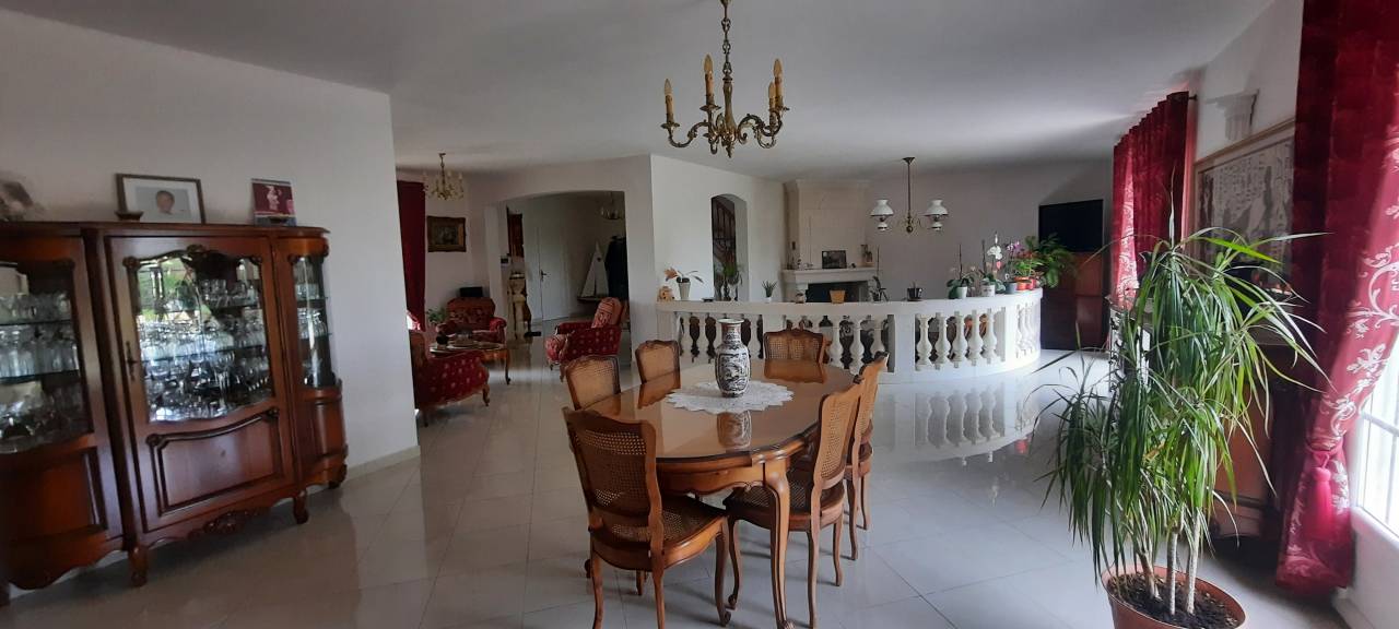 Bonita residencia ecuestre En venta Charente Mar&iacute;timo