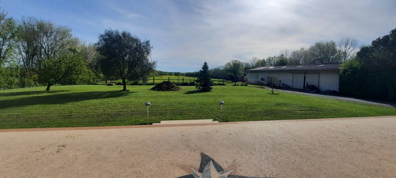 Bonita residencia ecuestre En venta Charente Mar&iacute;timo