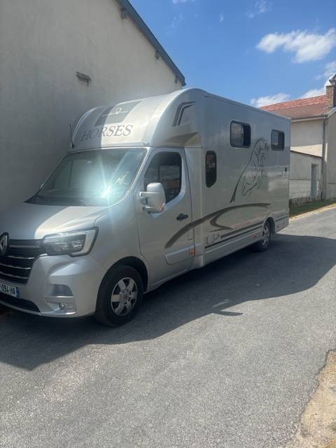 Furgoneta para caballos Trans Box Svelto 5 2023 De segunda mano
