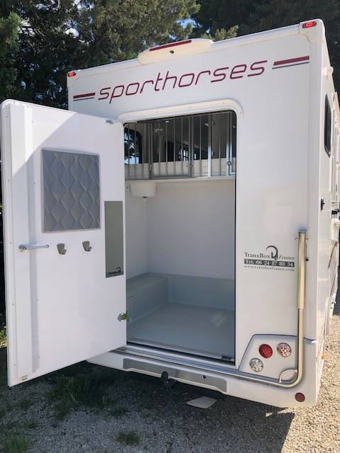 Furgoneta para caballos Trans Box Svelto 5 2023 De segunda mano