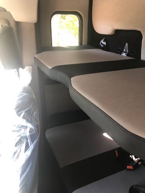 Furgoneta para caballos Trans Box Svelto 5 2023 De segunda mano