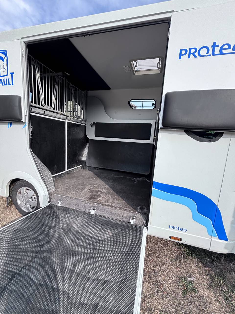 Furgoneta para caballos Renault Master Proteo 2010 De segunda mano