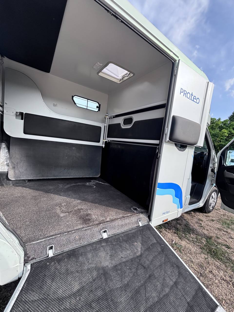 Furgoneta para caballos Renault Master Proteo 2010 De segunda mano