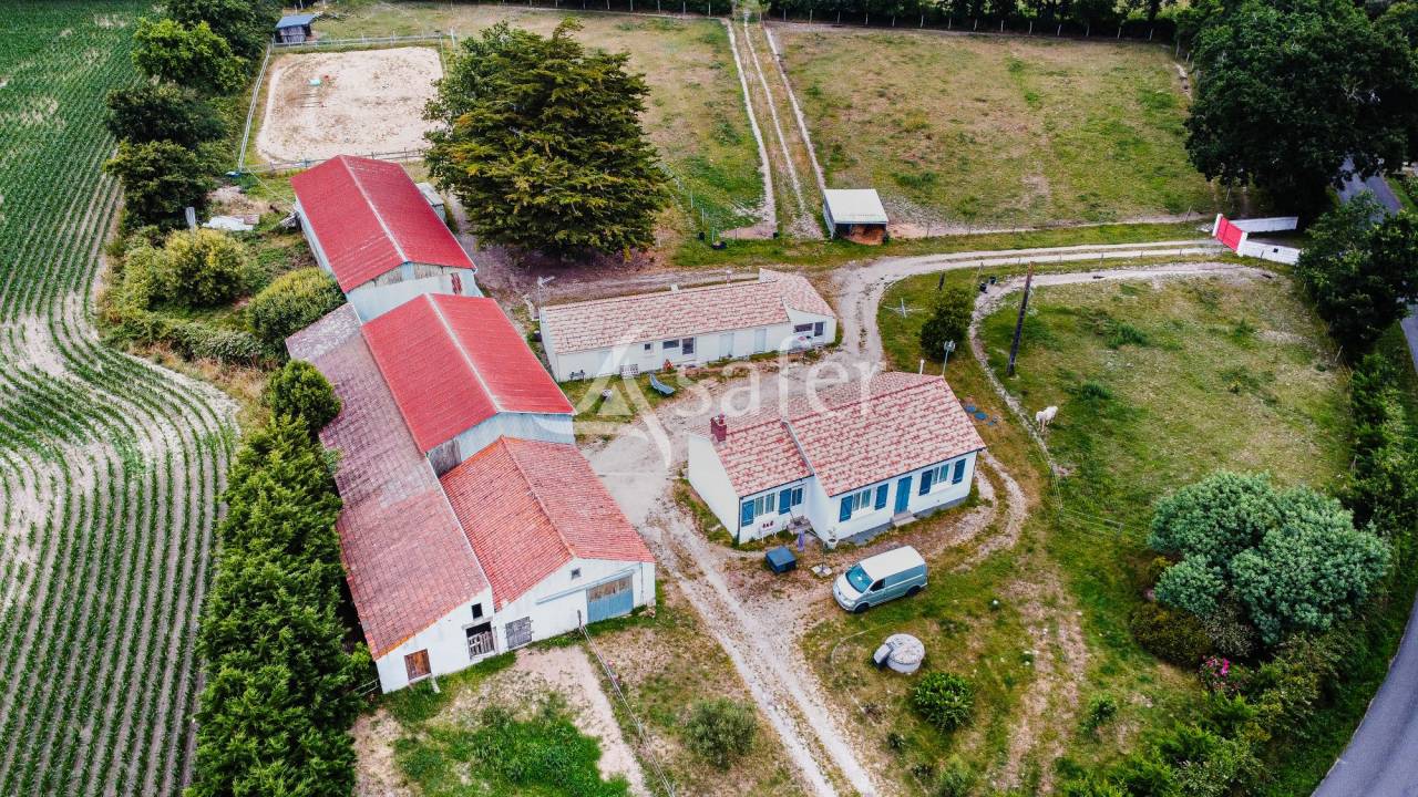 Propiedad ecuestre En venta Vend&eacute;e