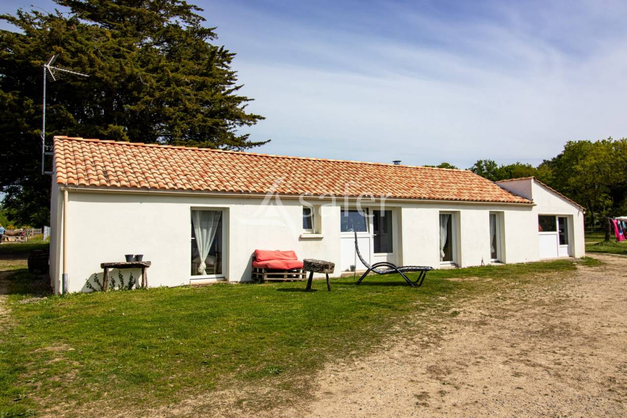 Propiedad ecuestre En venta Vend&eacute;e
