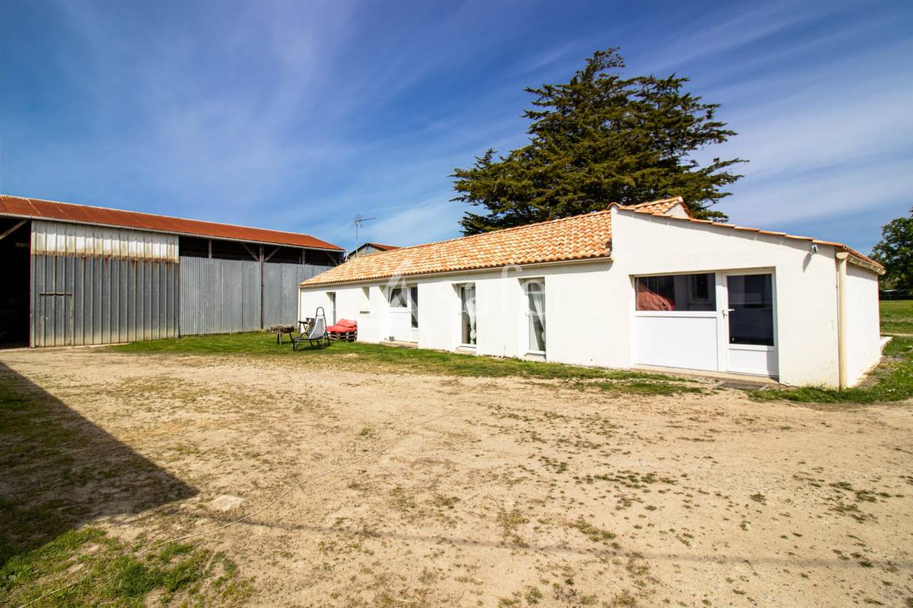 Propiedad ecuestre En venta Vend&eacute;e