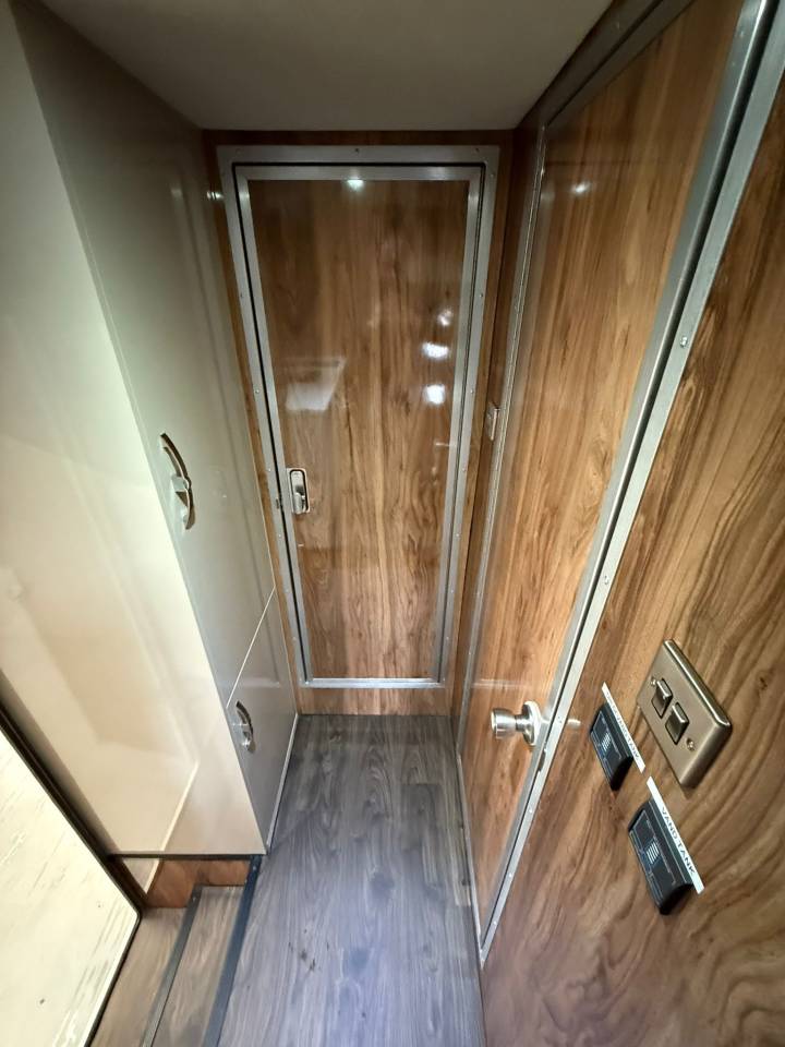 Cami&oacute;n para caballos Iveco living 2017 De segunda mano