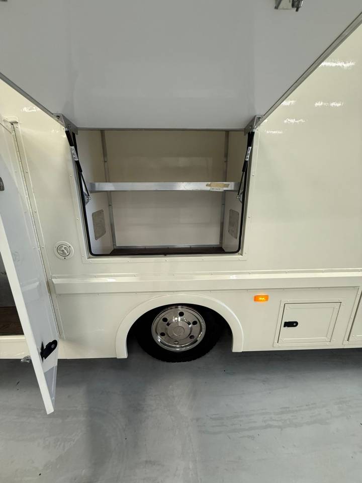 Cami&oacute;n para caballos Iveco living 2017 De segunda mano