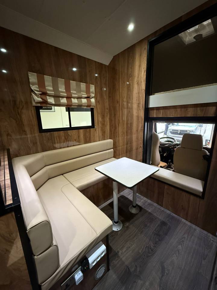 Cami&oacute;n para caballos Iveco living 2017 De segunda mano