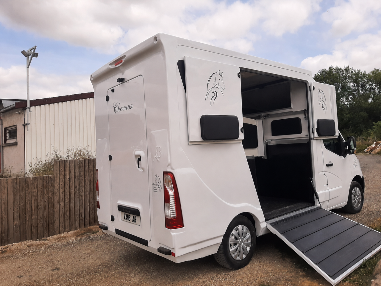 Furgoneta para caballos Renault Master 2017 De segunda mano