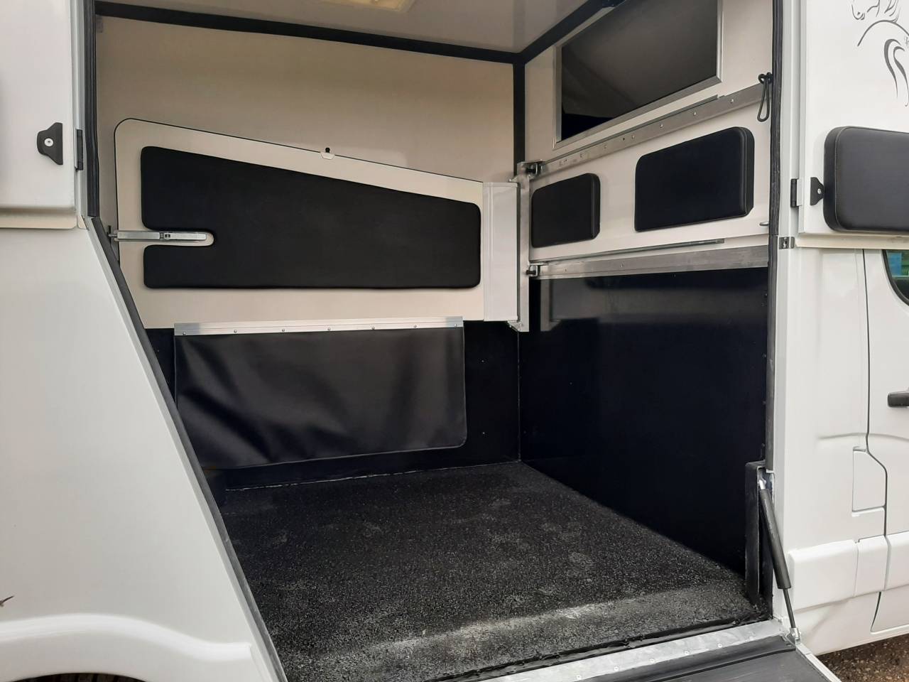 Furgoneta para caballos Renault Master 2017 De segunda mano