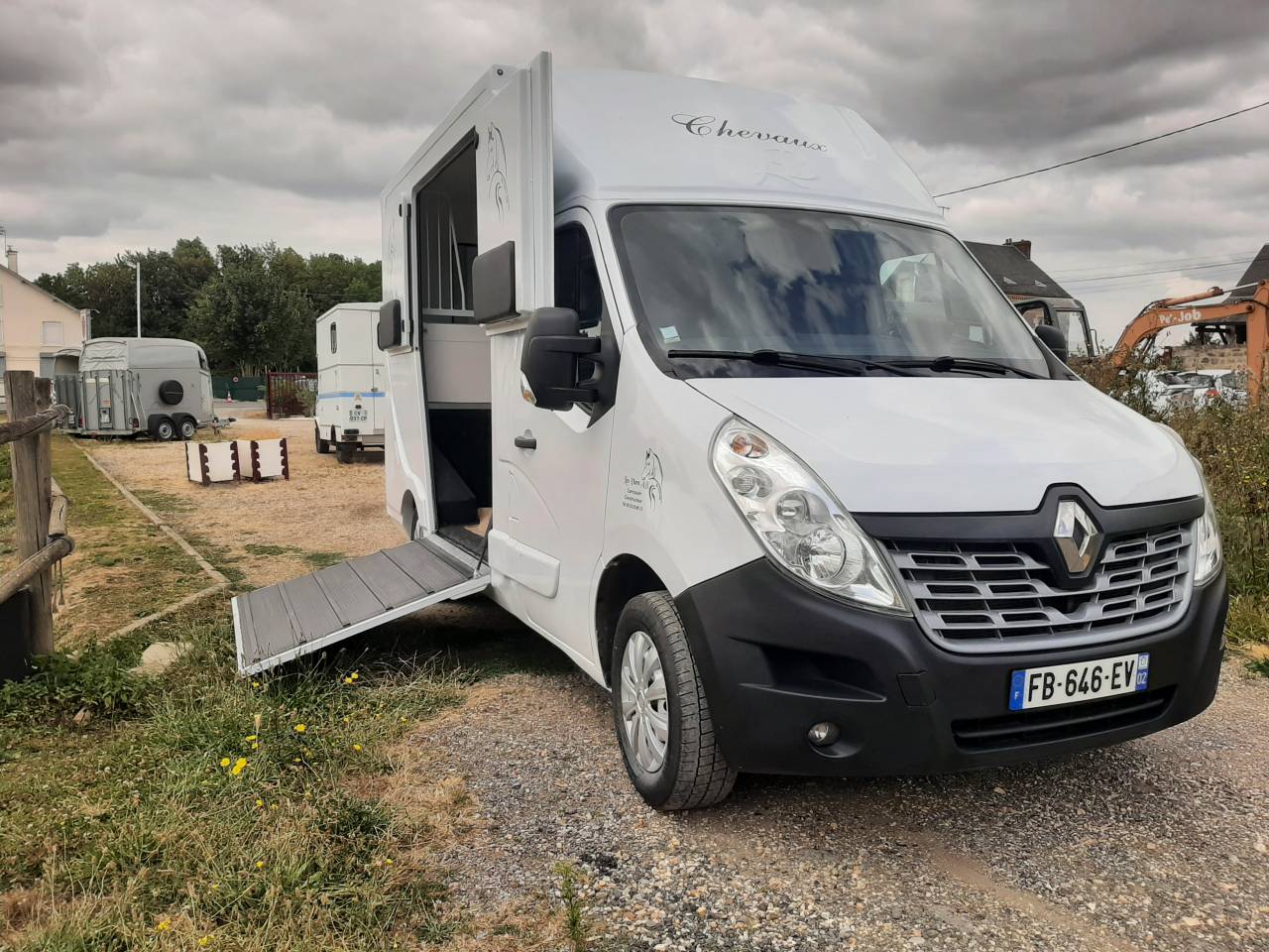 Furgoneta para caballos Renault Master 2017 De segunda mano