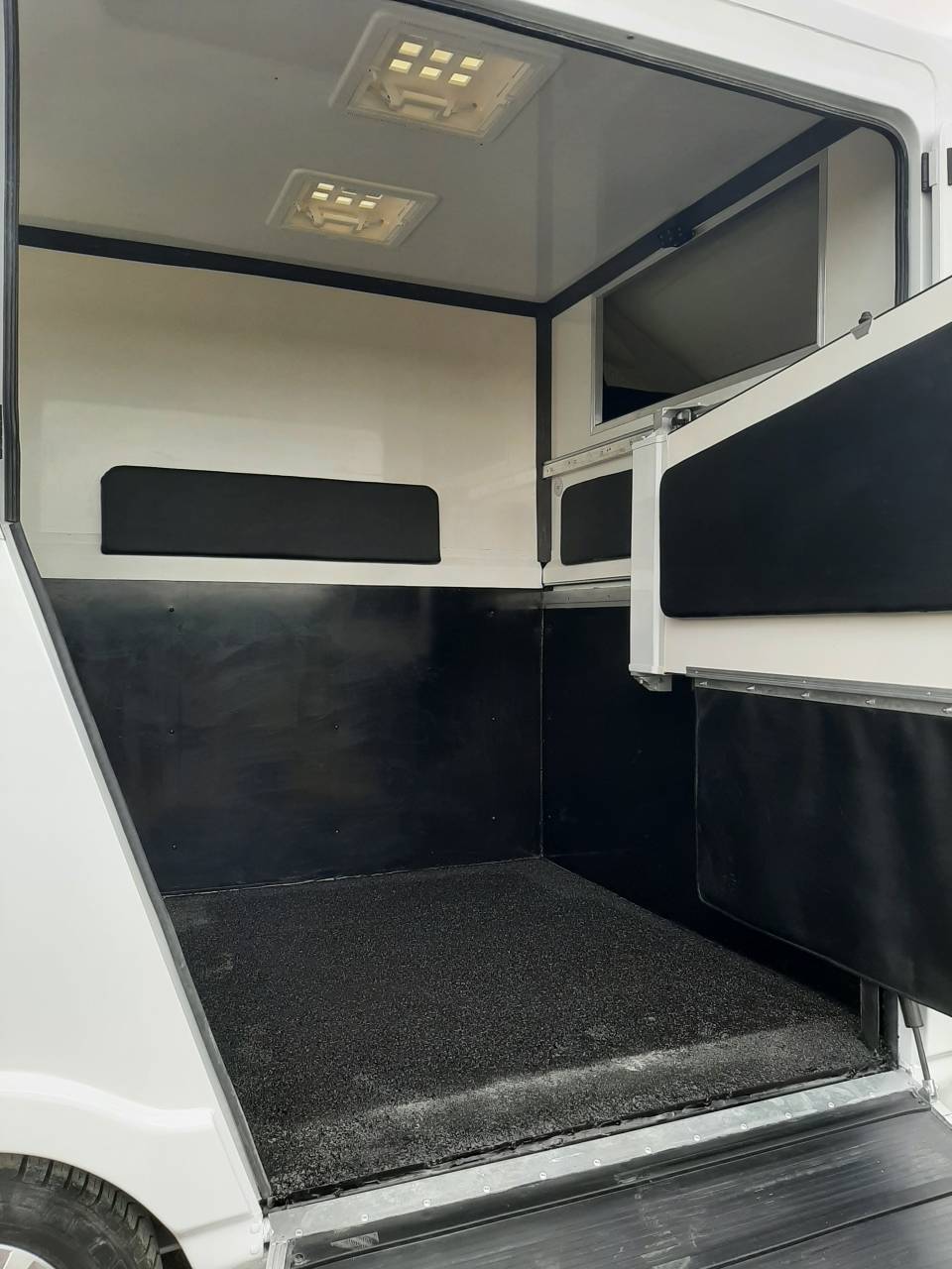 Furgoneta para caballos Renault Master 2017 De segunda mano