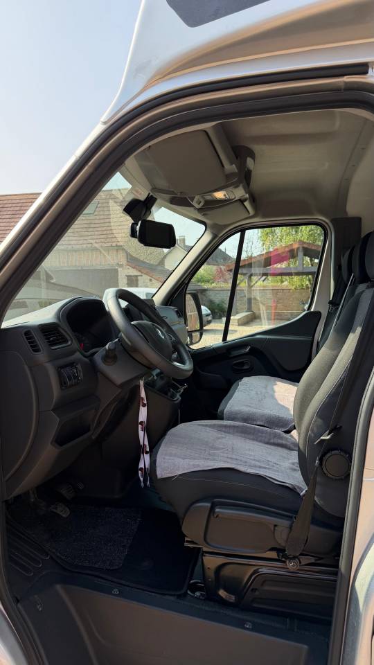 Furgoneta para caballos Renault Master  2025 De segunda mano