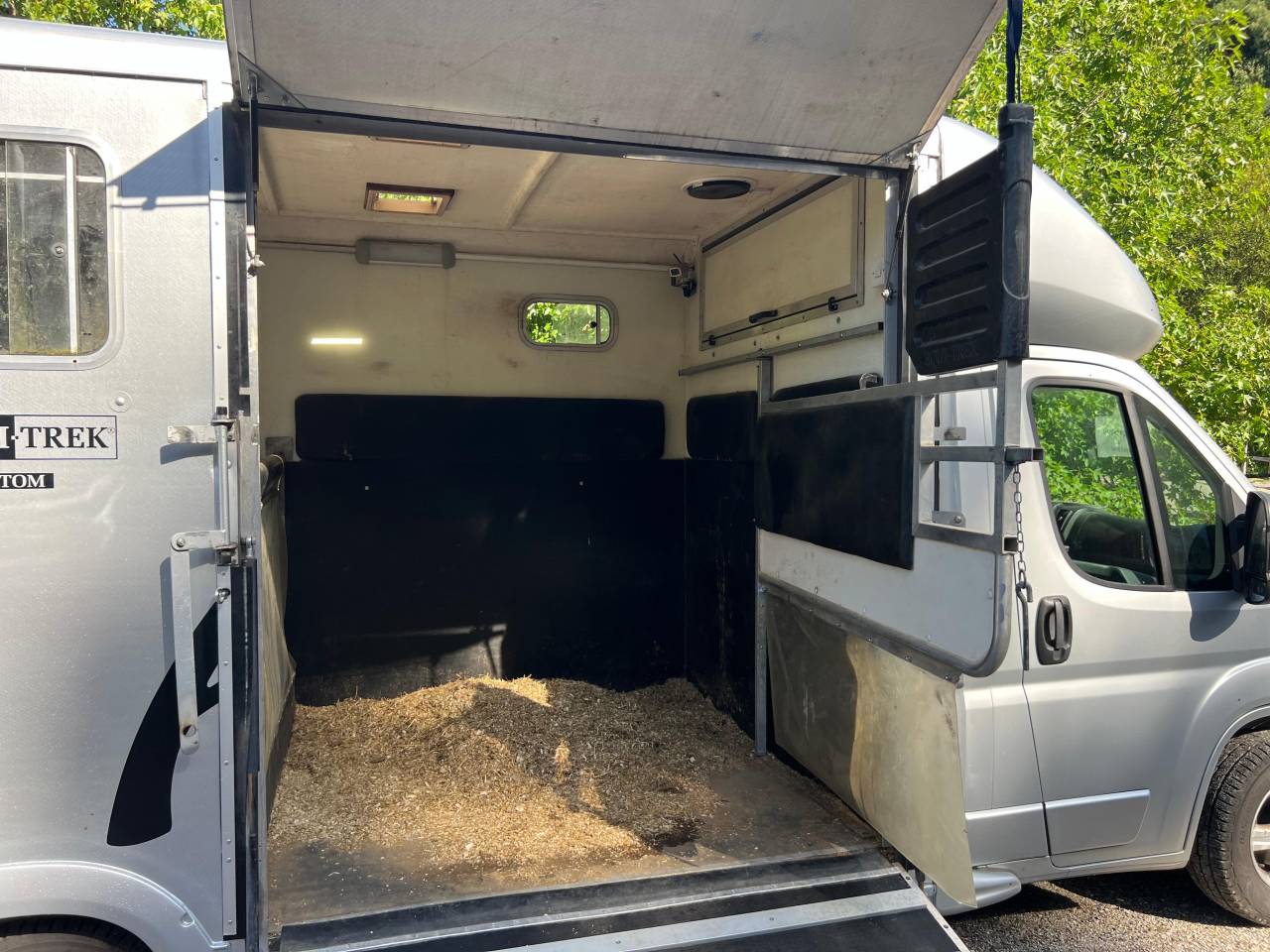 Furgoneta para caballos Equi-Trek Atom 2018 De segunda mano