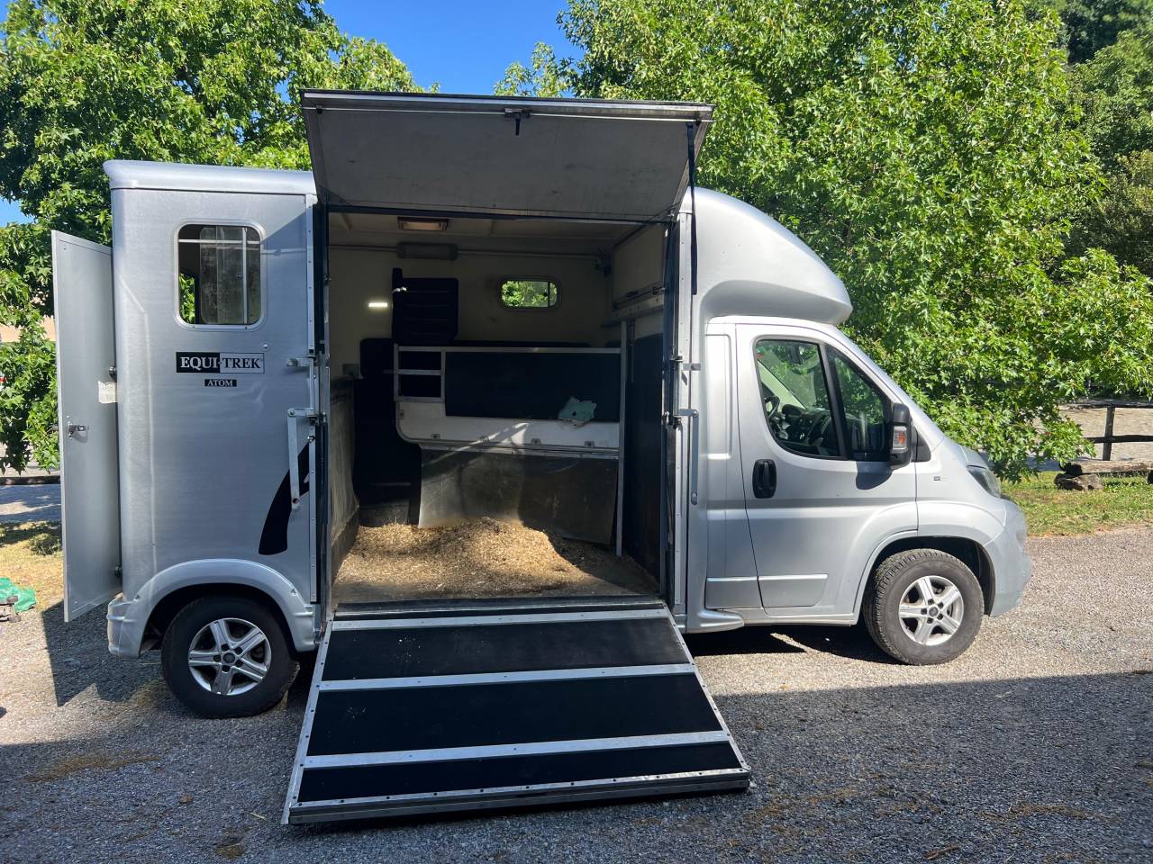 Furgoneta para caballos Equi-Trek Atom 2018 De segunda mano