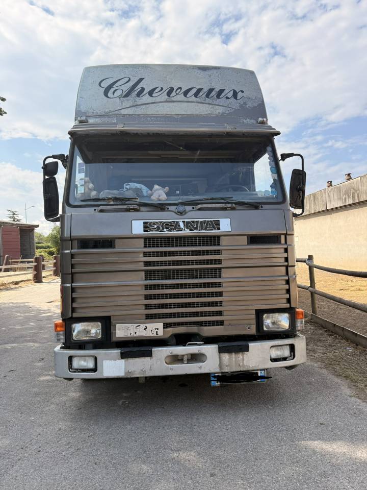 Cami&oacute;n para caballos Scania S&eacute;rie 3 113 M 1991 De segunda mano