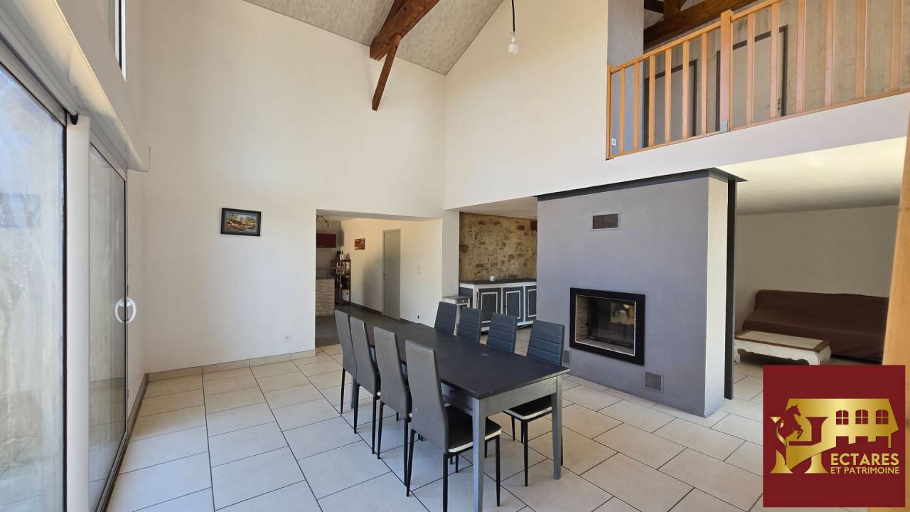 Propiedad ecuestre En venta Vend&eacute;e