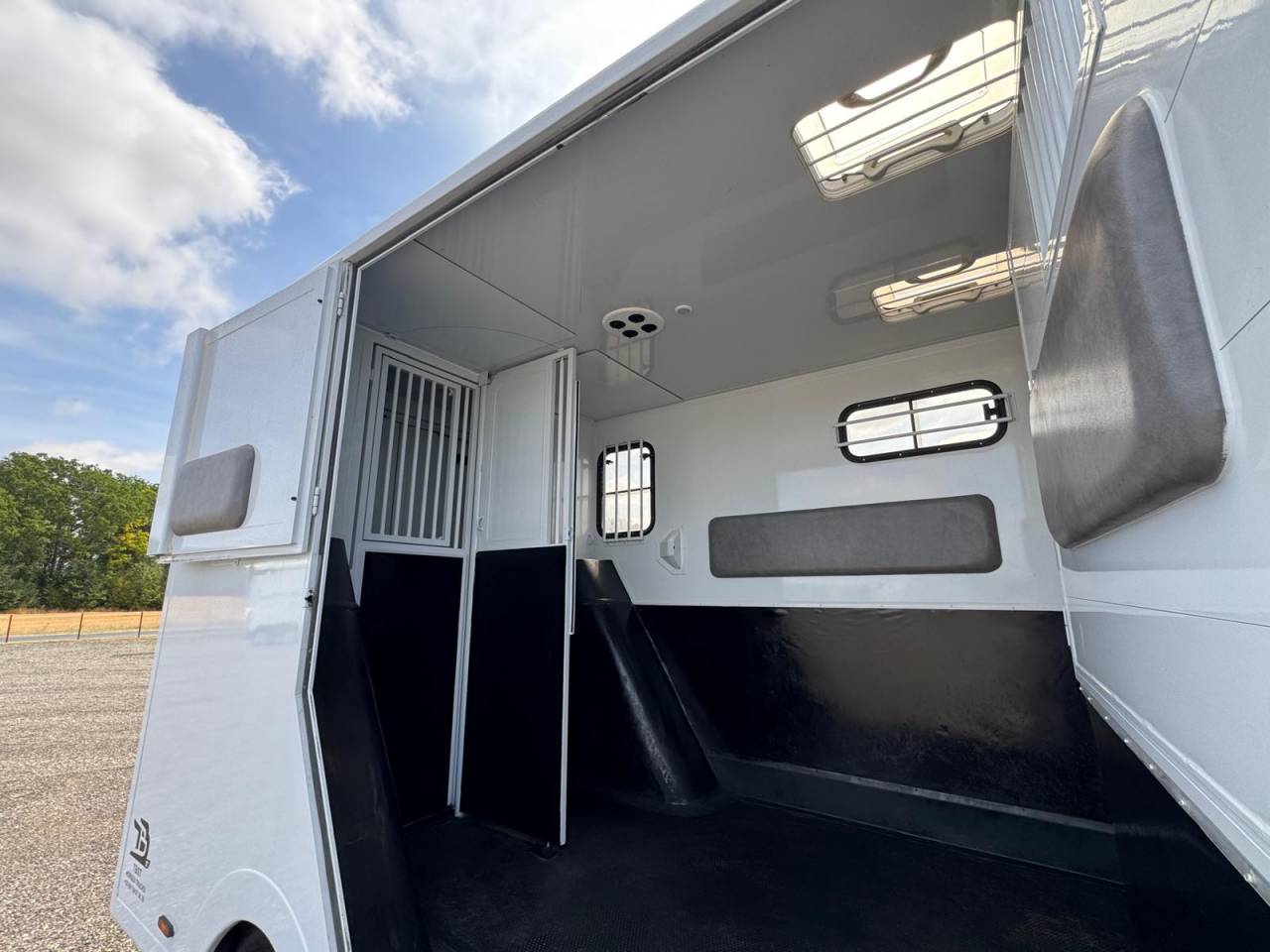 Furgoneta para caballos TBST RENAULT MASTER 2023 De segunda mano